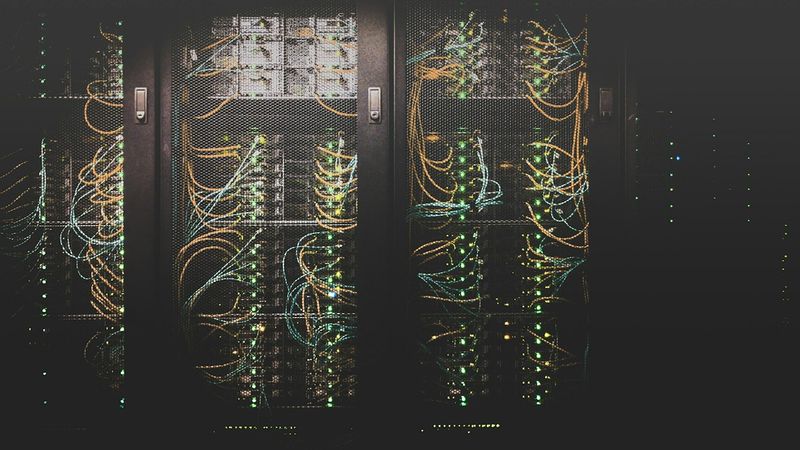 Managed Cloud (AWS/DigitalOcean) vs Traditional cPanel VPS: The Mumbai Business Guide