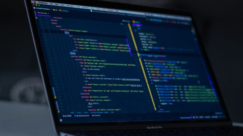 Next.js 15 vs Laravel 11: Choosing the Right Tech Stack for Indian Enterprises